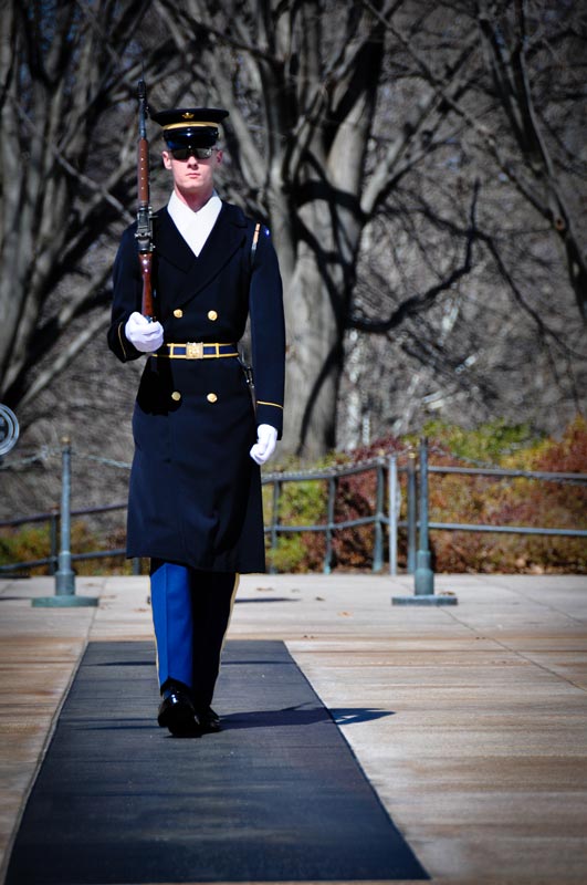 Walking the Mat, Tomb of the Unknowns; Photo: SPFischer Guard walking the mat at the Tomb