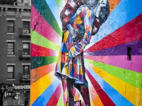 Color mural on building of the iconic photo of "Sailor Kissing Woman" in Times Square on V-J Day.