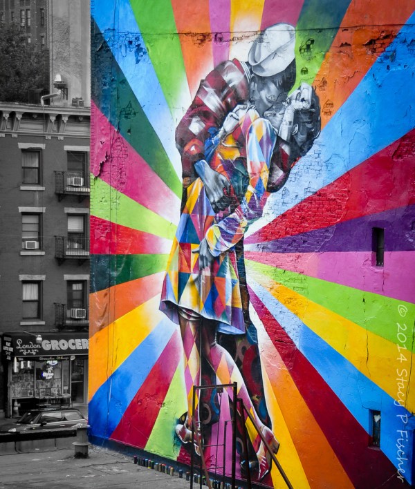 Color mural on building of the iconic photo of "Sailor Kissing Woman" in Times Square on V-J Day.