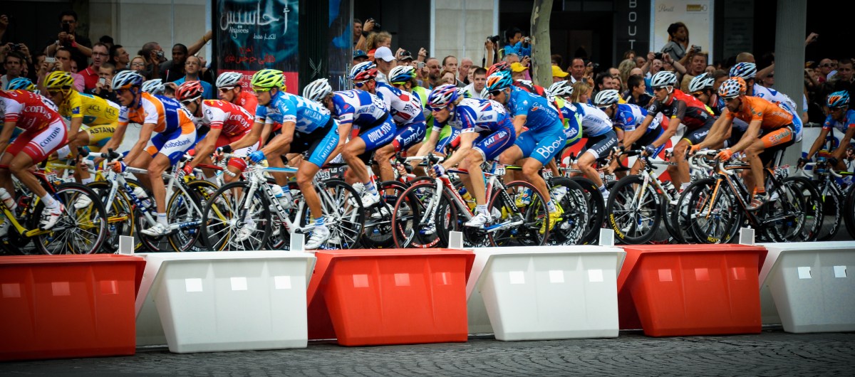 The peloton on the Avenue des Champs-Elysées during the 2010 Tour de France.