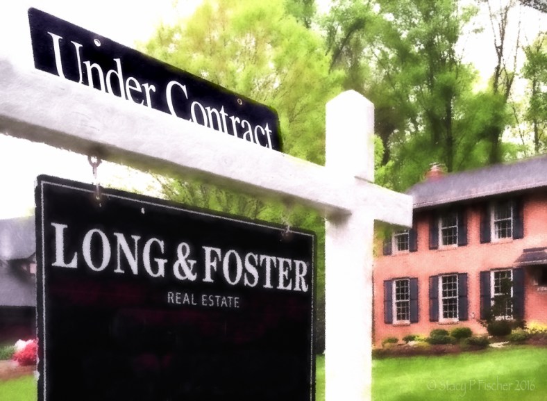 Under Contract sign in front of a house