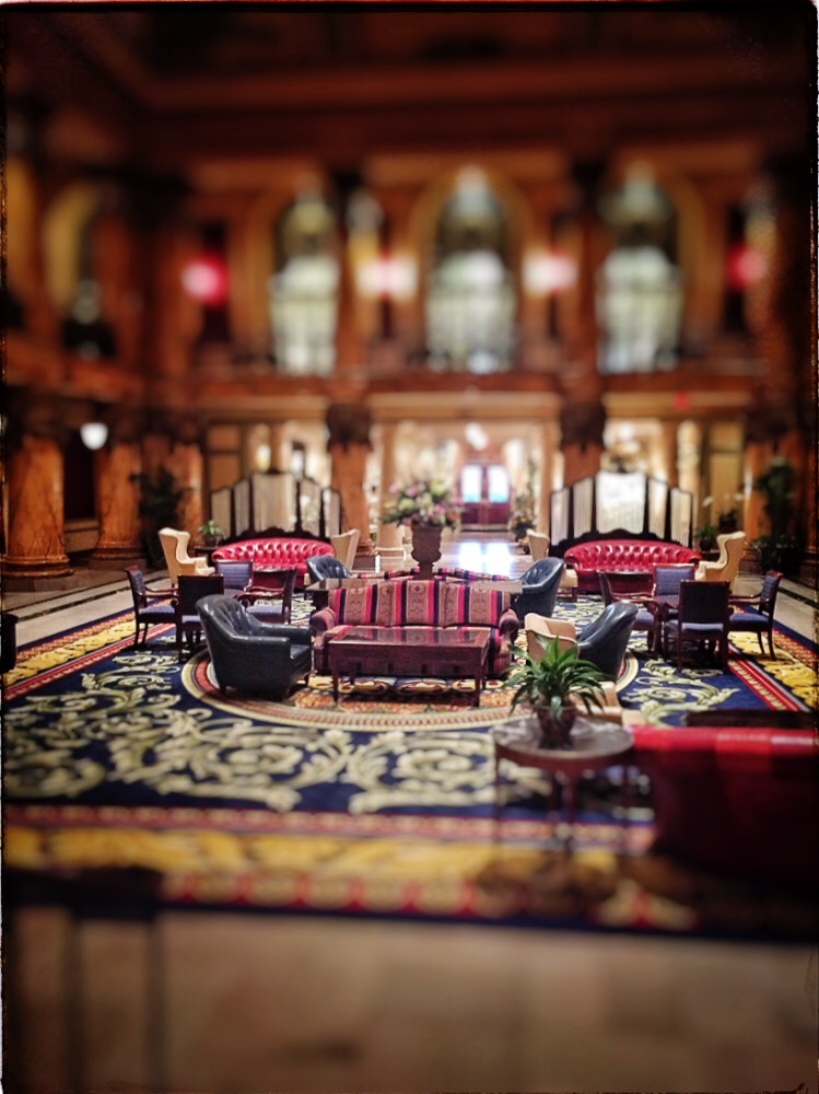 Luis Gutierrez, luisogutierrez.com